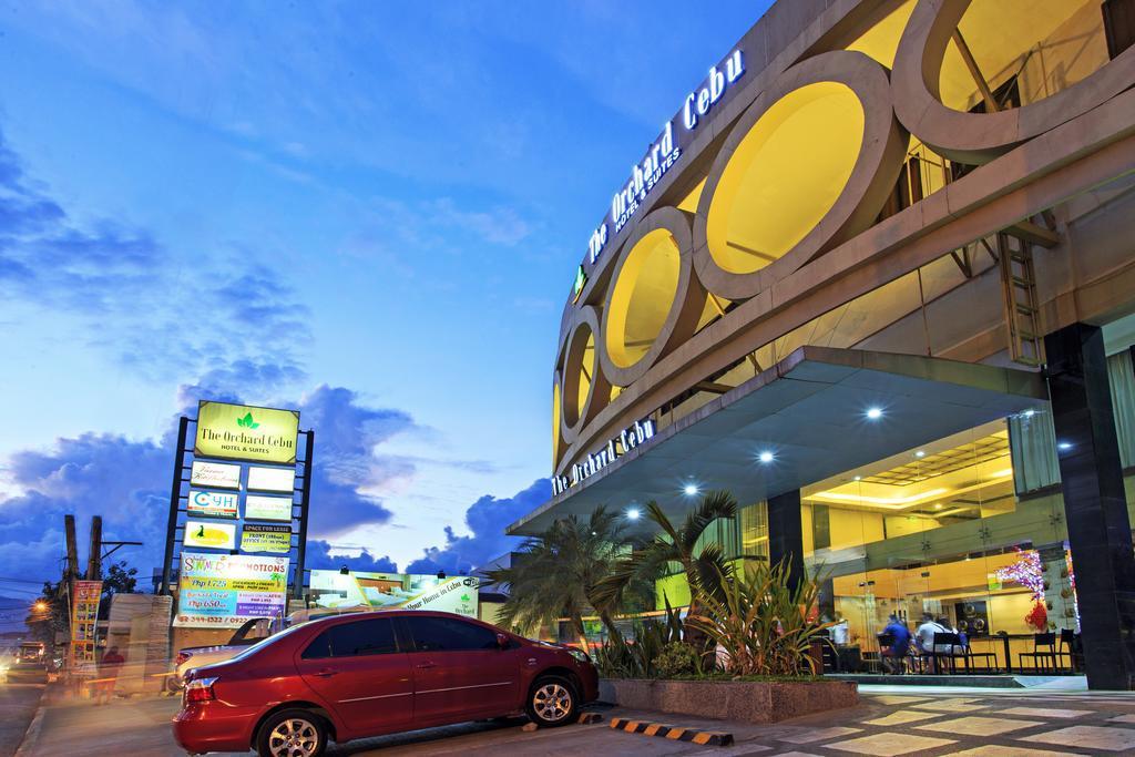 The Orchard Cebu Hotel & Suites Exterior photo