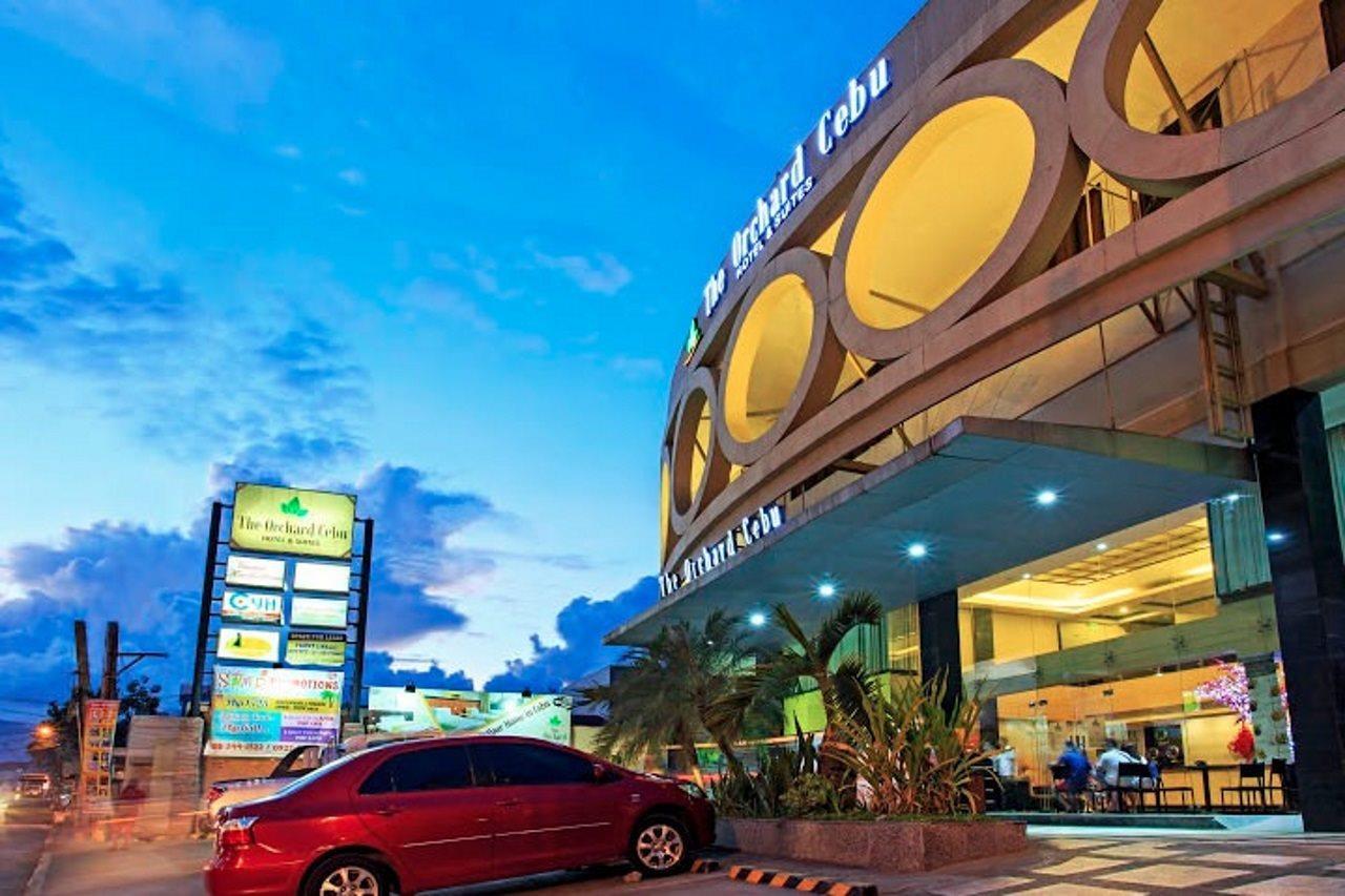 The Orchard Cebu Hotel & Suites Exterior photo