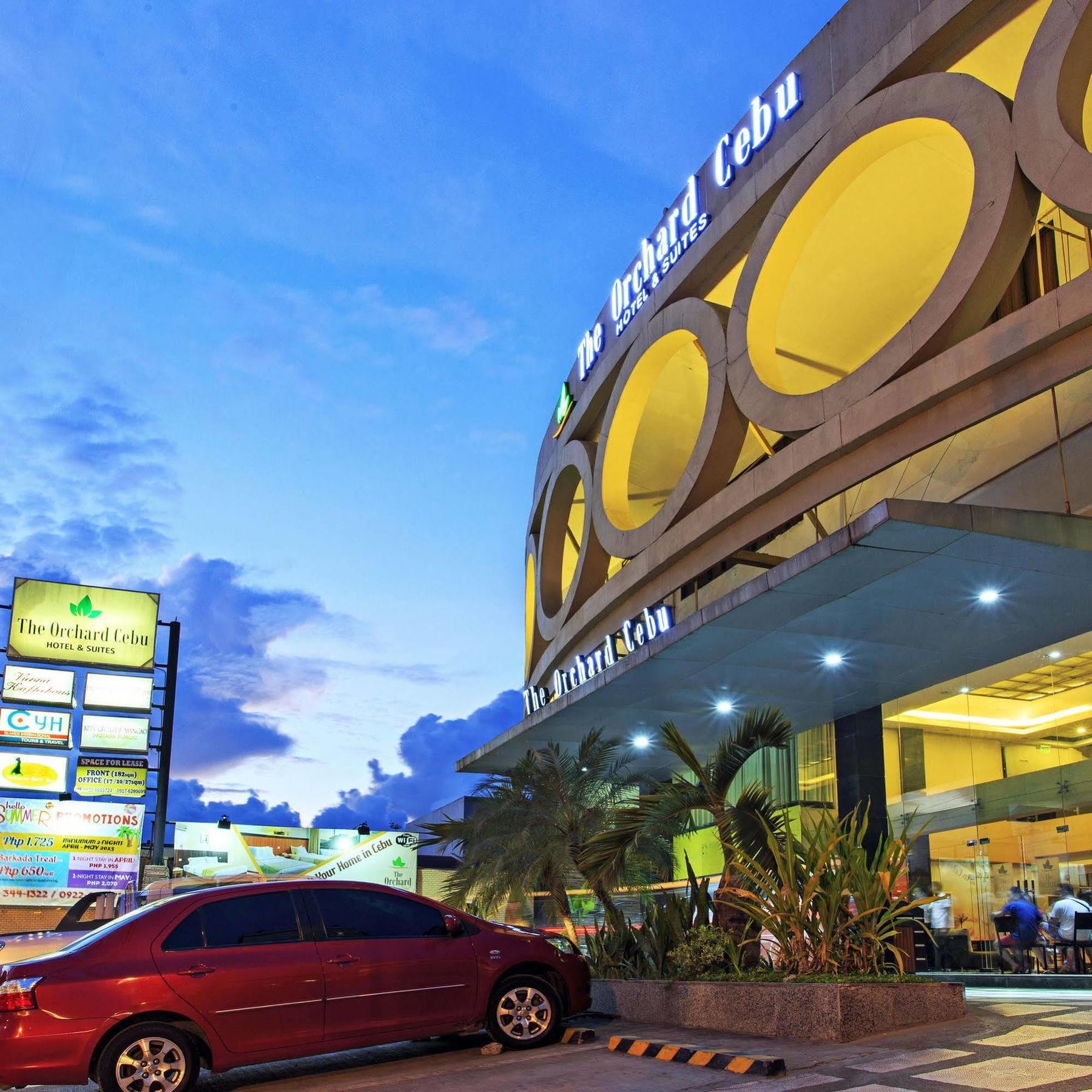 The Orchard Cebu Hotel & Suites Exterior photo